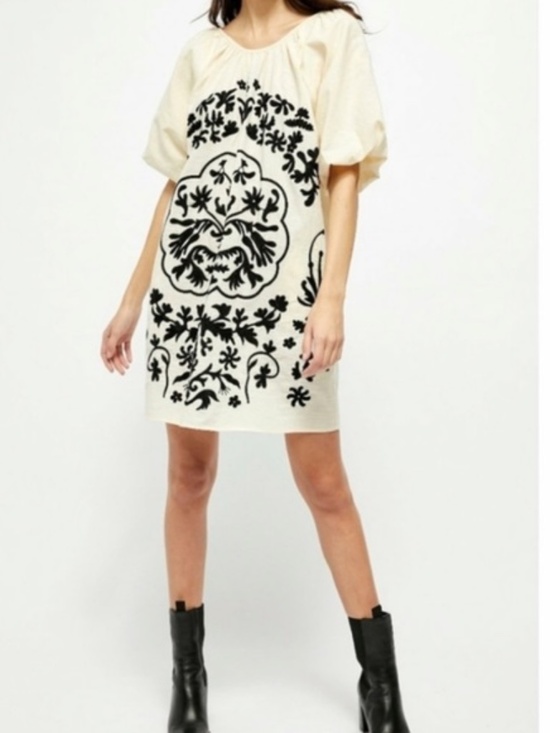 Free People Dresses & Skirts - Free People Fiona Puff Sleeve & Black Embroidery Dress - size small